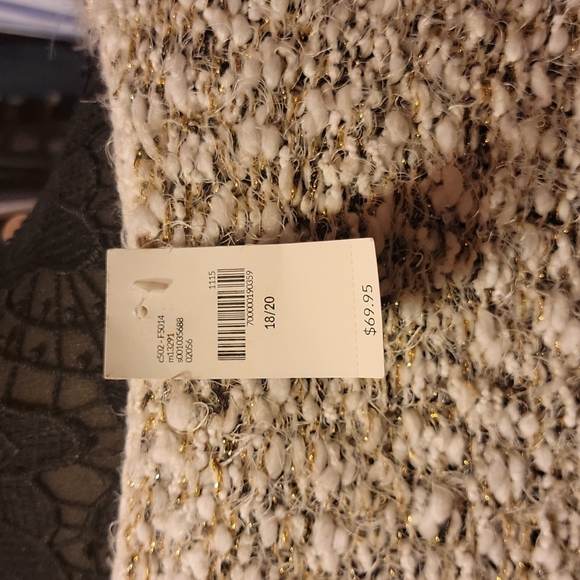 Lane Bryant Plus Size 18/20 Oversized Eyelash V-Neck White Gold Metallic Sweater - Picture 2 of 2